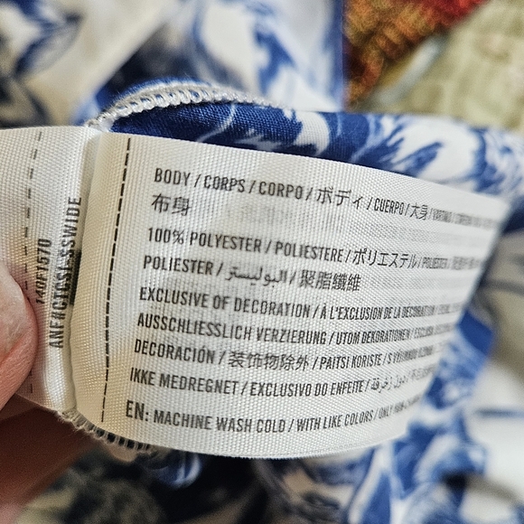 ABERCROMBIE Floral Flutter Sleeve V Neck Tie Front Blouse. Blue/white. S NWT - Picture 3 of 14